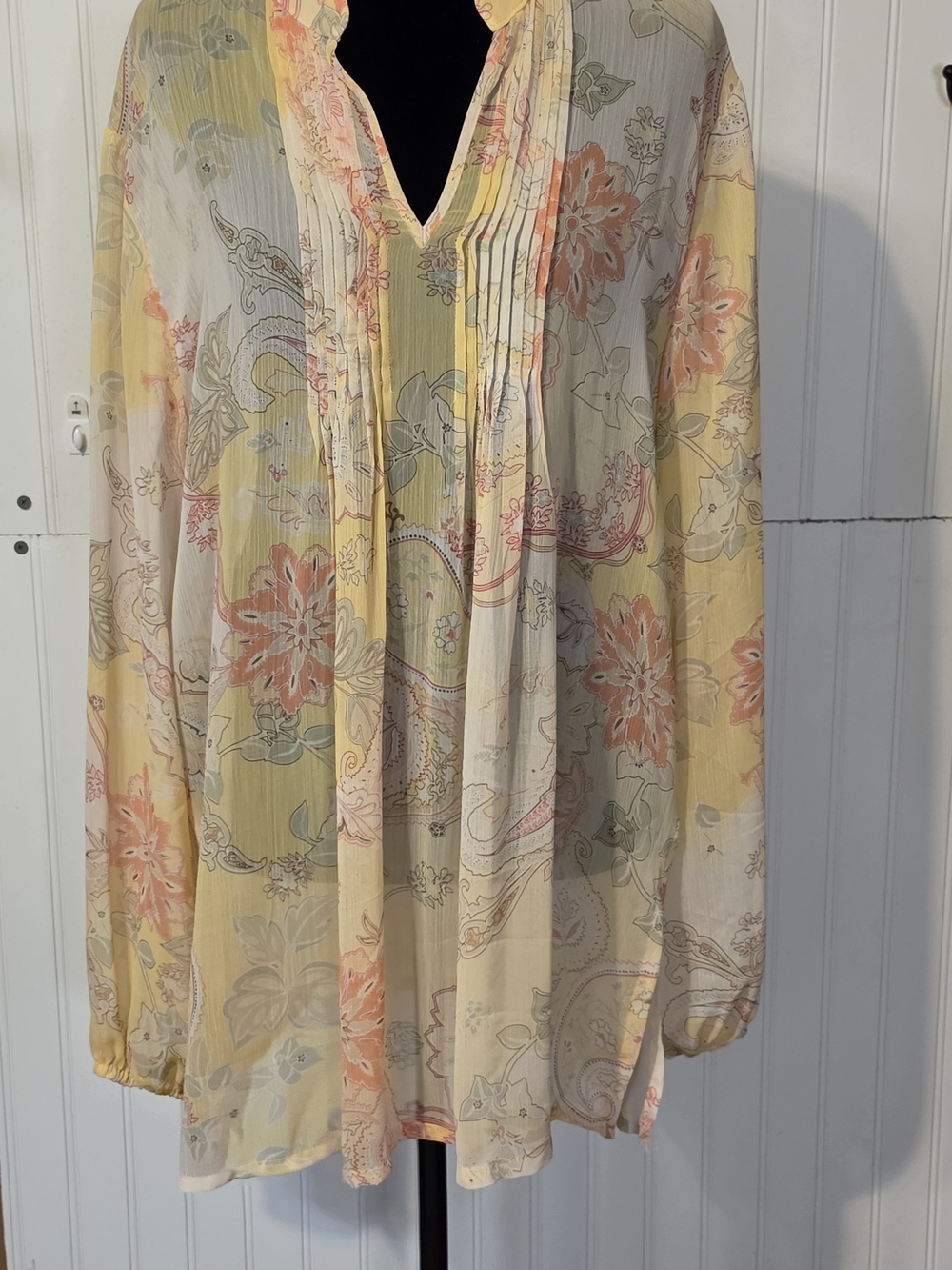 Like New ! Susan Graver Sheer Floral Pintuck Blouse in Pastel Yellow,Peach Sz Lg